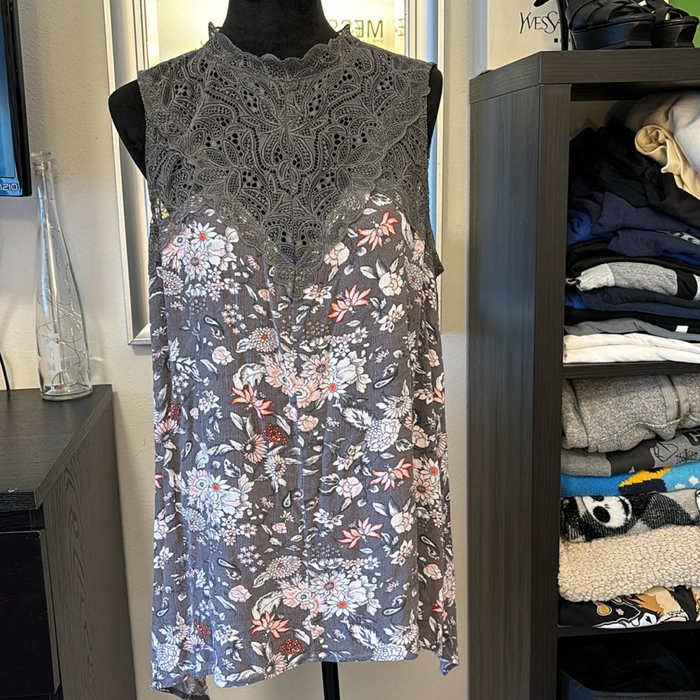Torrid top - Picture 2 of 8
